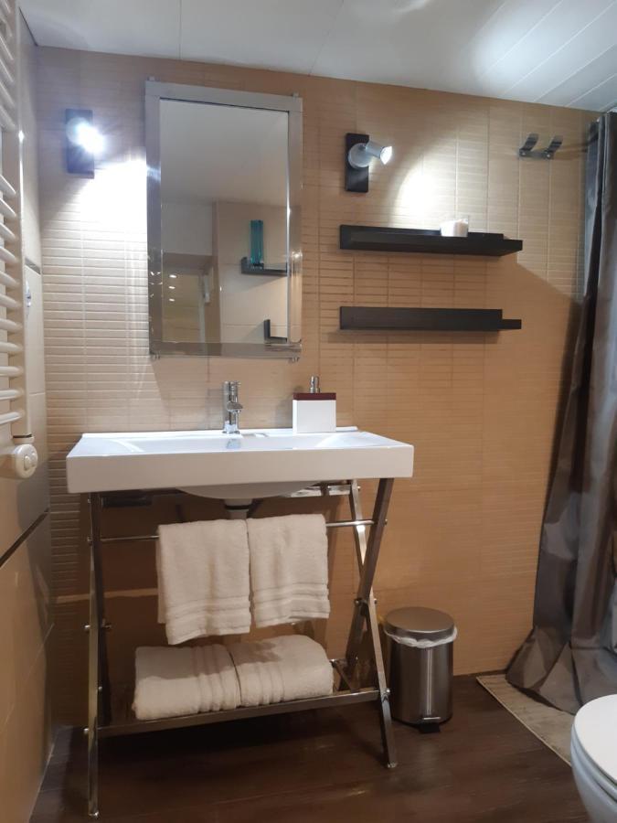 Studio 7 시만카스 외부 사진
